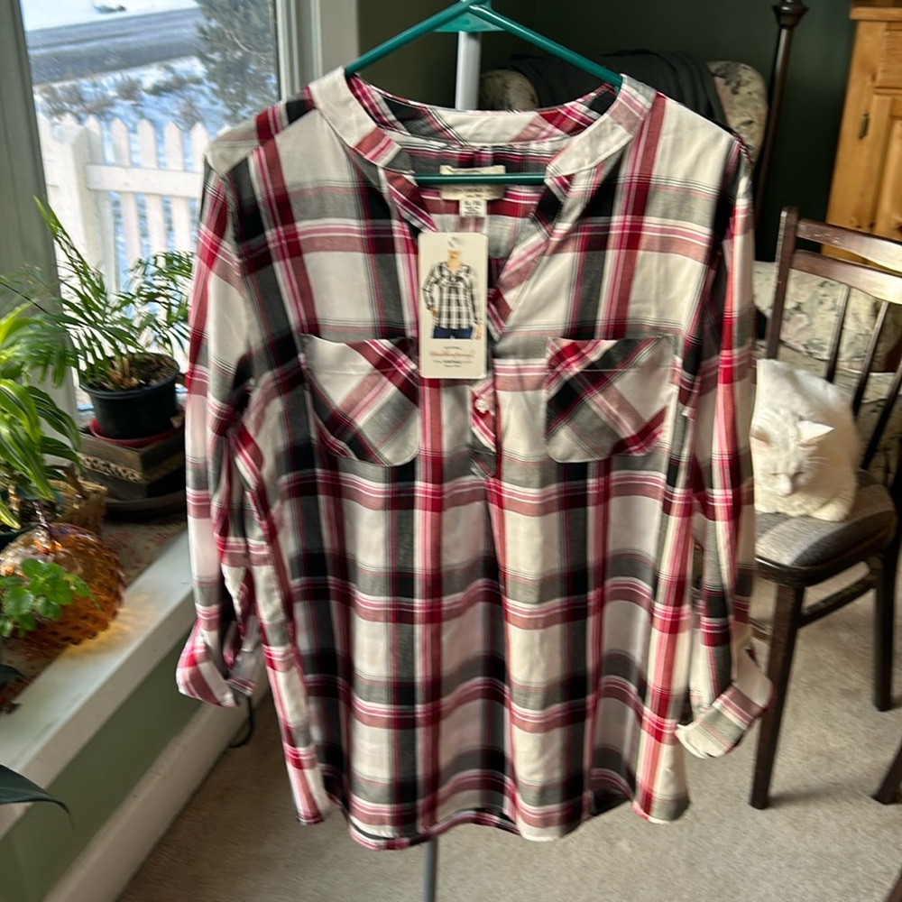 641.   NWT Ladies XL plaid shirt